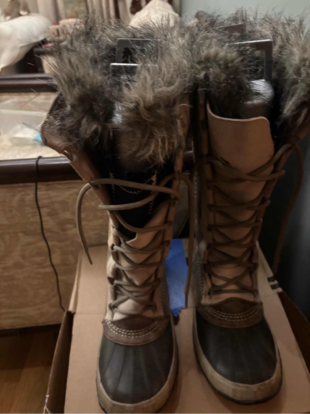 Women’s Lace-Up Winter Boots with Faux Fur Trim - Brown